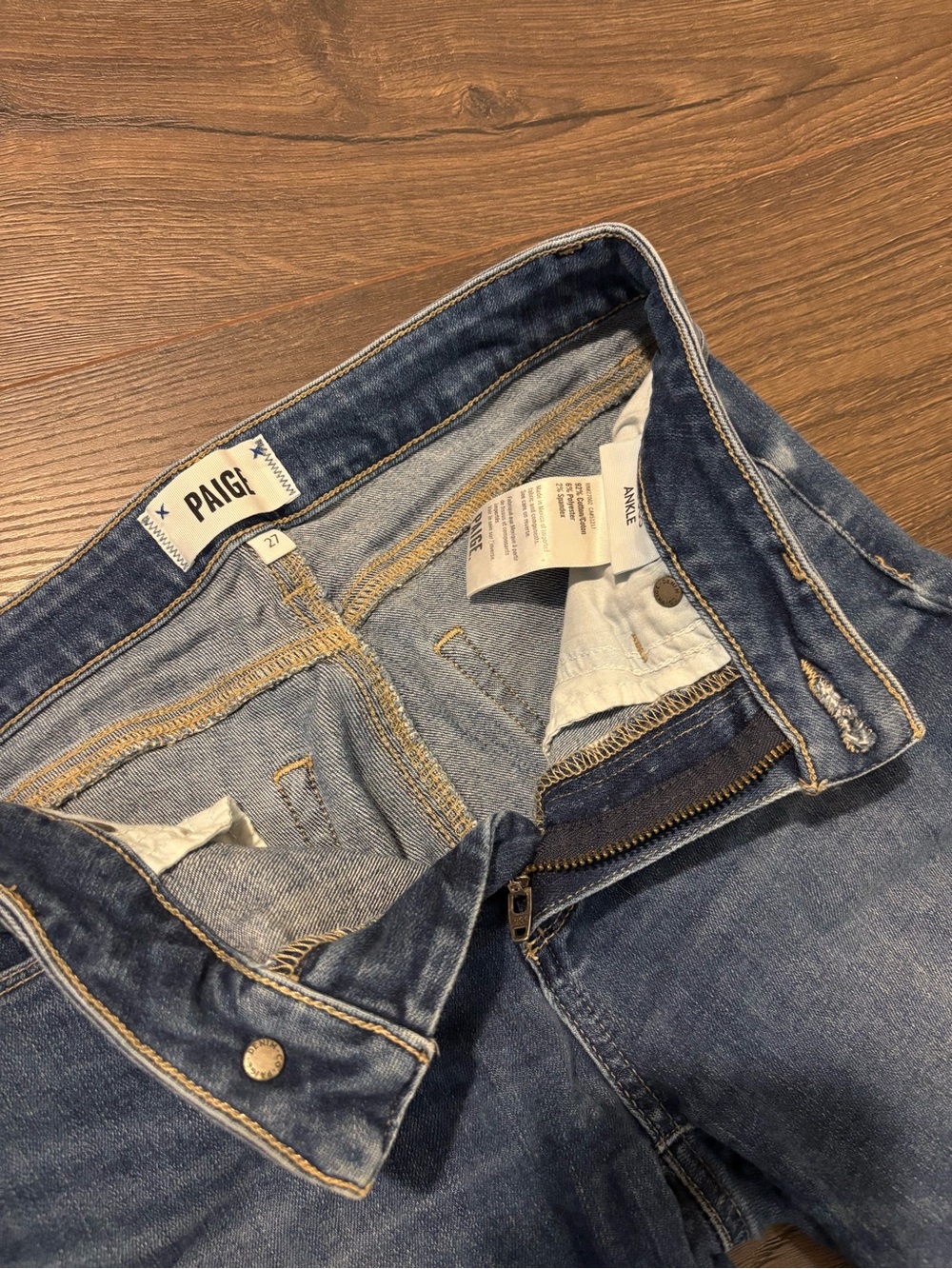 PAIGE women’s Blue Denim Jeans - Classic Indigo Wash size 27